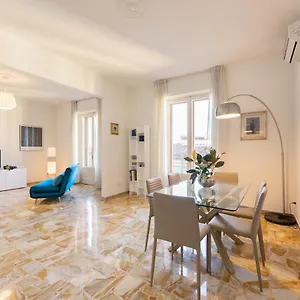 Roommo Artisti Apartment Florence