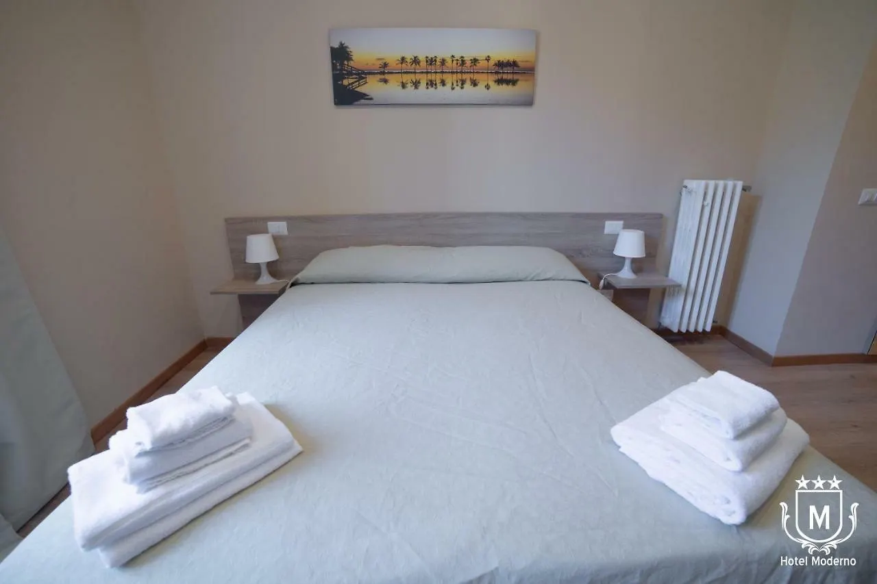 Hotel Moderno ليكو 3*,